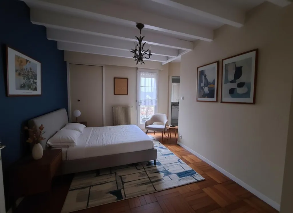 Chambres - Appartement Duplex avec Vue Dégagée à Dax Centre