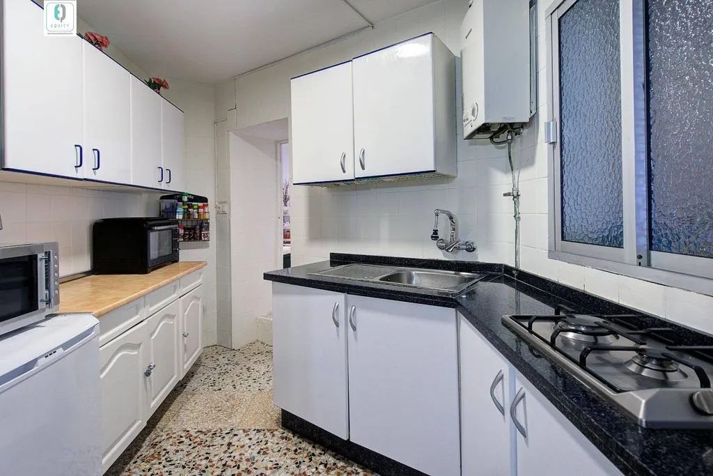 Köök - 9-Room House with Multiple Units in Granada