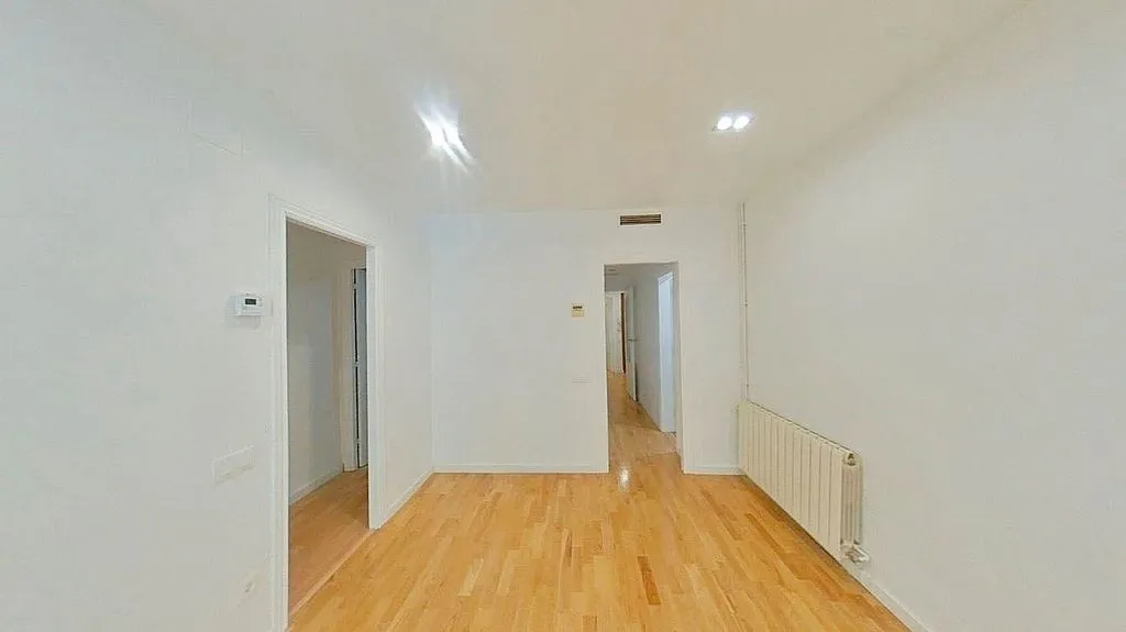 Apartment with Balcony in Sants, Barcelona