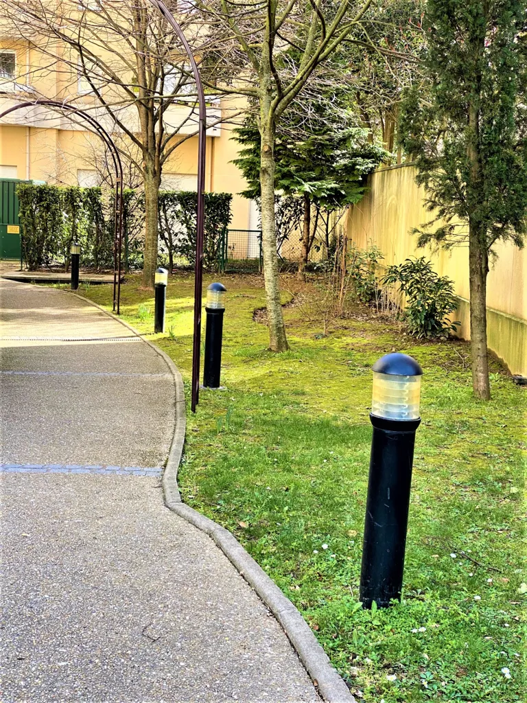 2-toaline korter asukohas Châtillon