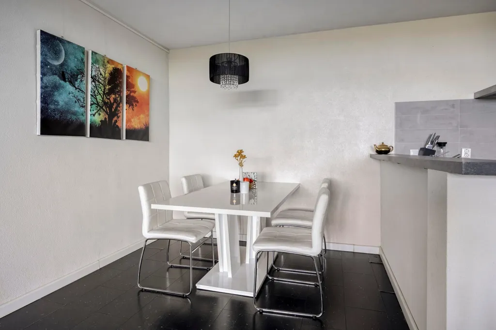 Söögituba - 3-Bedroom Apartment with Balcony in Eindhoven