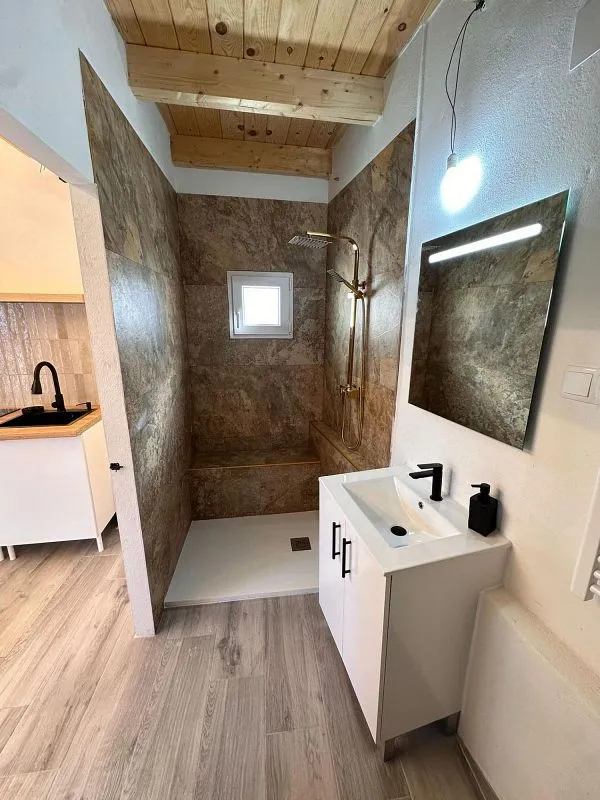 Salles de bain - Modern Chalet with City Views in San Antón