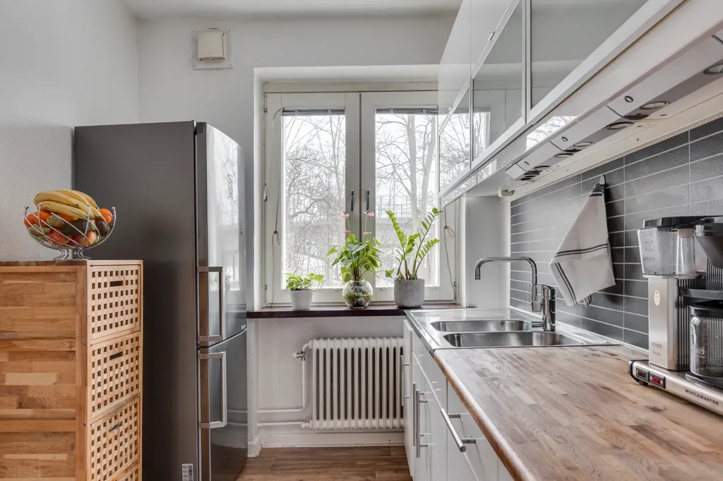 Köök - Modern Flat with Generous Light on Saarisvägen