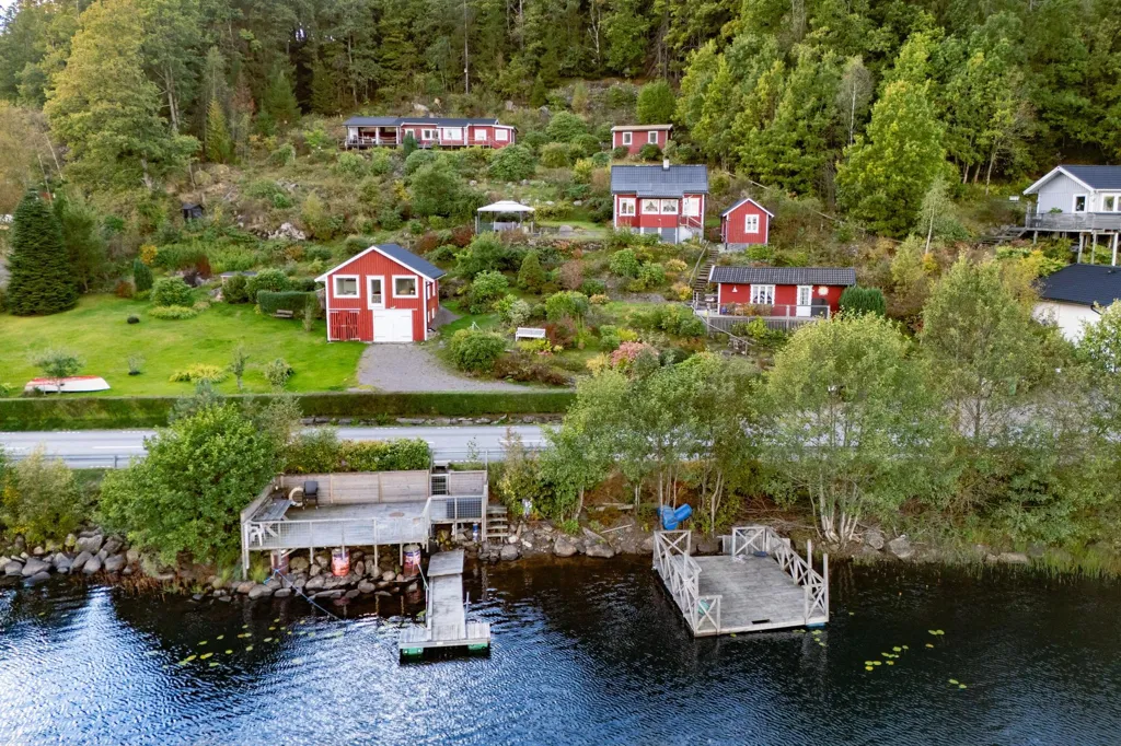 Vue aérienne - Lakefront Plot with Three Houses in Hällingsjö