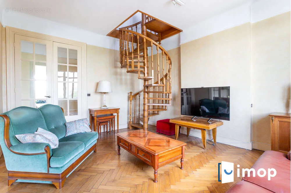 Séjour - Appartement de Caractère avec Vue Dégagée à Marcq-en-Barœul