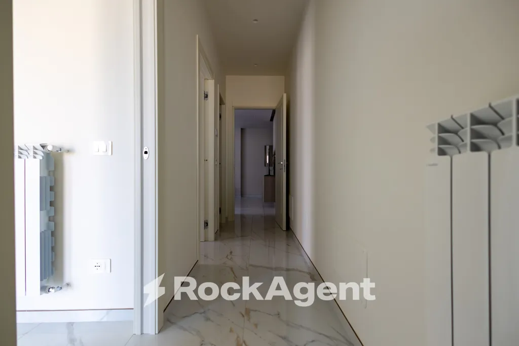 Entrée - Modernised Apartment with Balcony in Catanzaro