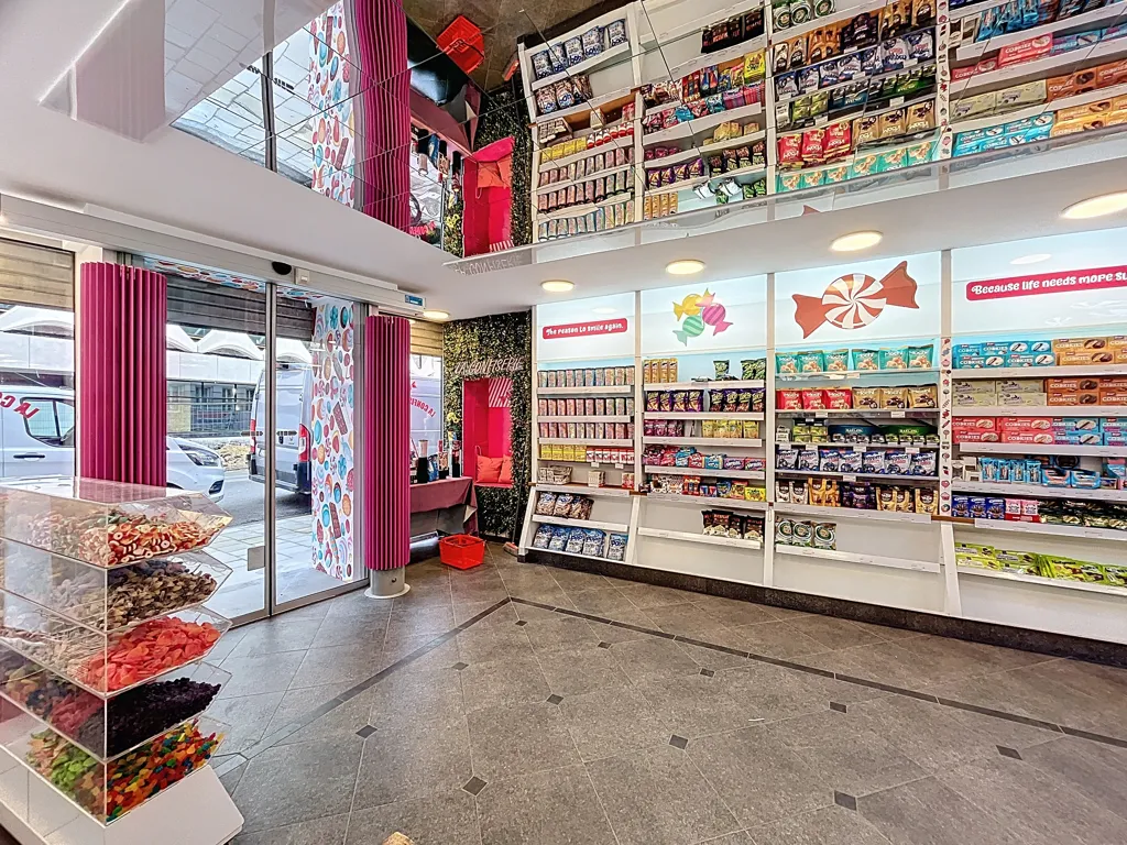 Pièces - Local Commercial avec Vitrine dans le Centre de Bruxelles