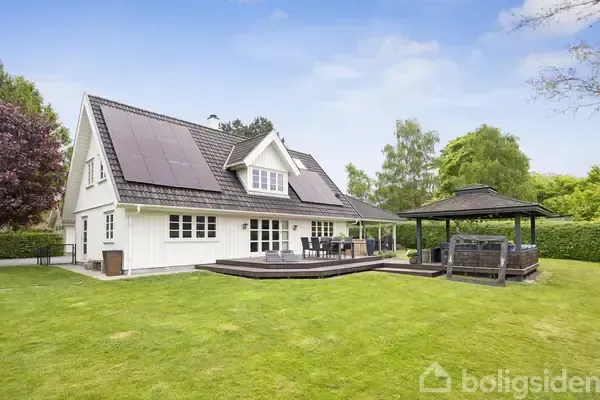 Exterior - Villa with Solar Panels in Bjæverskov