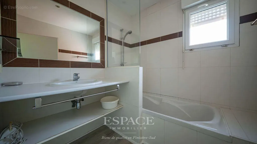 Salles de bain - Appartement T3 avec Garage à Concarneau