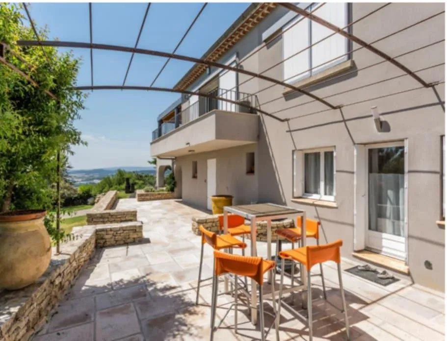 Terrasse - Villa Contemporaine avec Piscine et Vue Panoramique à Apt