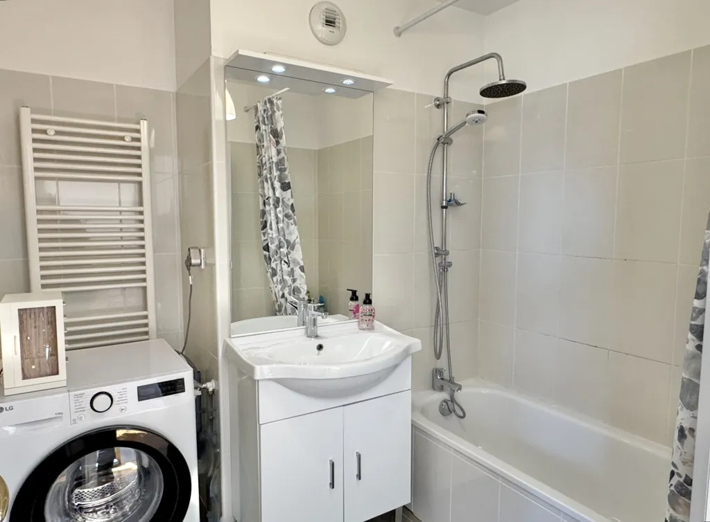 Bagni - Duplex Apartment with Balcony in Brindas