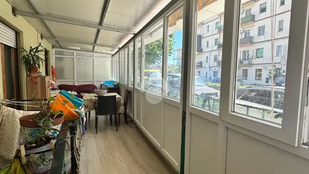 Rõdu - Three-Bedroom Apartment with Balcony in Crotone