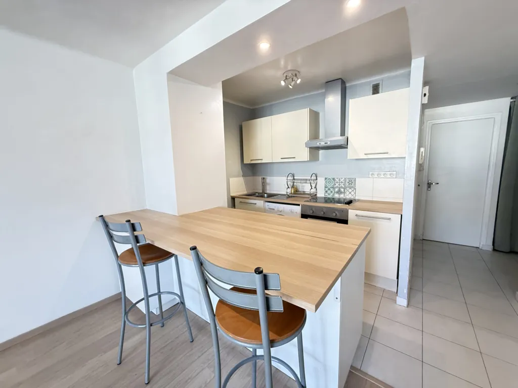 Cuisine - Appartement avec vue dégagée à Montpellier Écusson