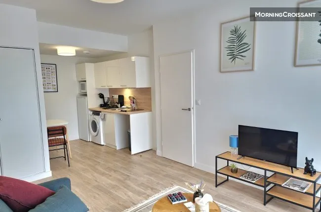 Séjour - Appartement Rénové avec Parking à Rueil