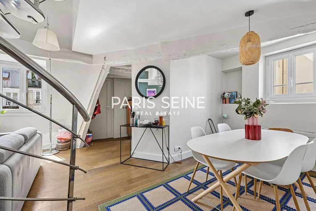 Sala da pranzo - Duplex with Cathedral Ceiling in Paris VII