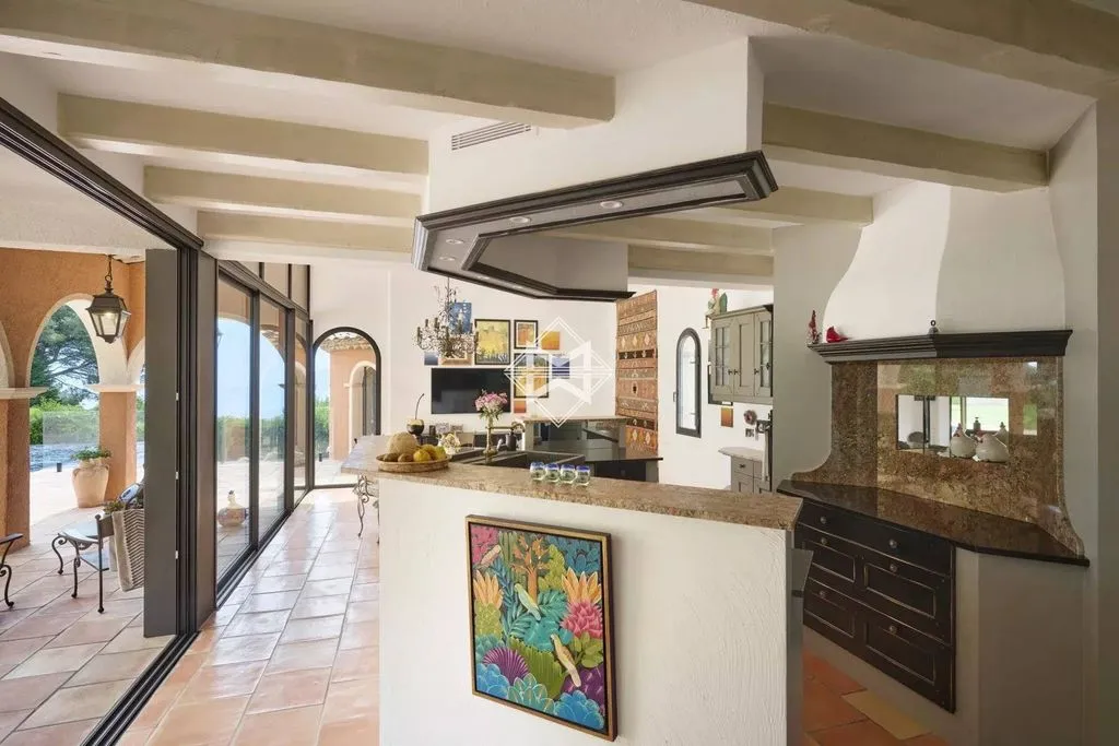 Cuisine - Villa Luxueuse avec Vue Mer à Cannes