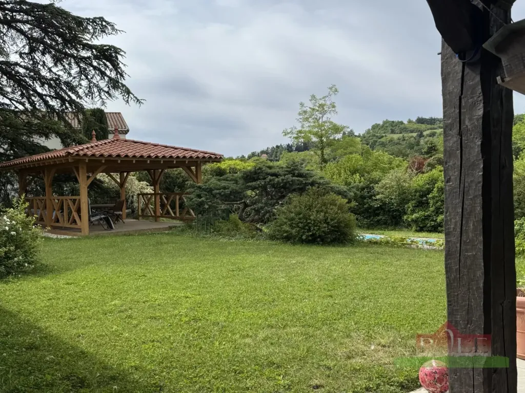Jardin - Villa de 9 Pièces avec Piscine à Vienne