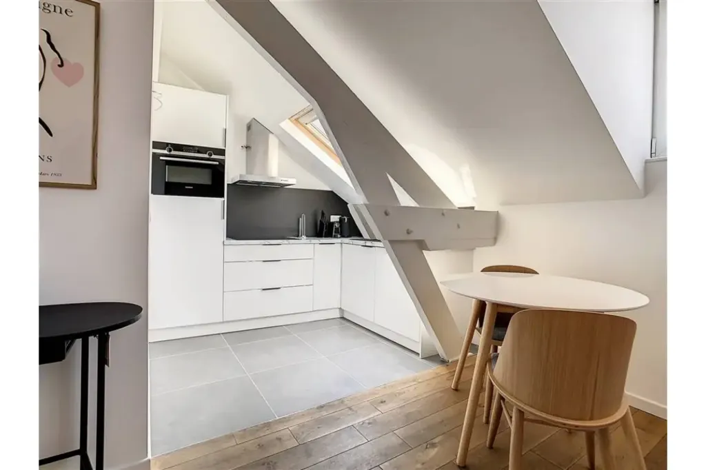 Söögituba - Duplex Apartment with Mezzanine in Marais, Brussels
