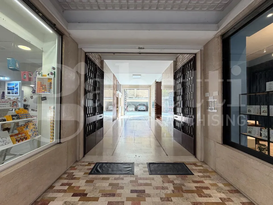 Entrée - Quadruplex with Central Location in Brescia