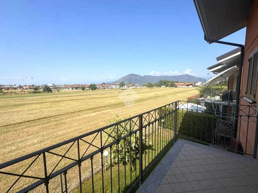 Rõdu - 5-Bedroom Apartment with Terrace in Rivalta di Torino