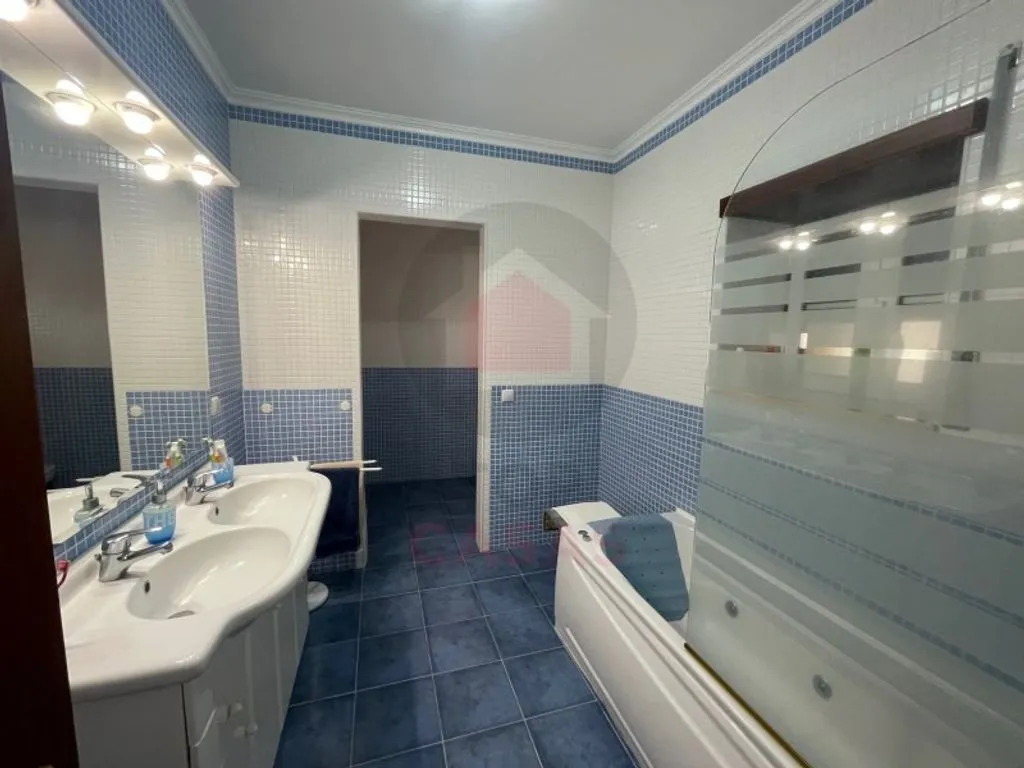 Bathrooms - Luxury House with Pool in Almeirim
