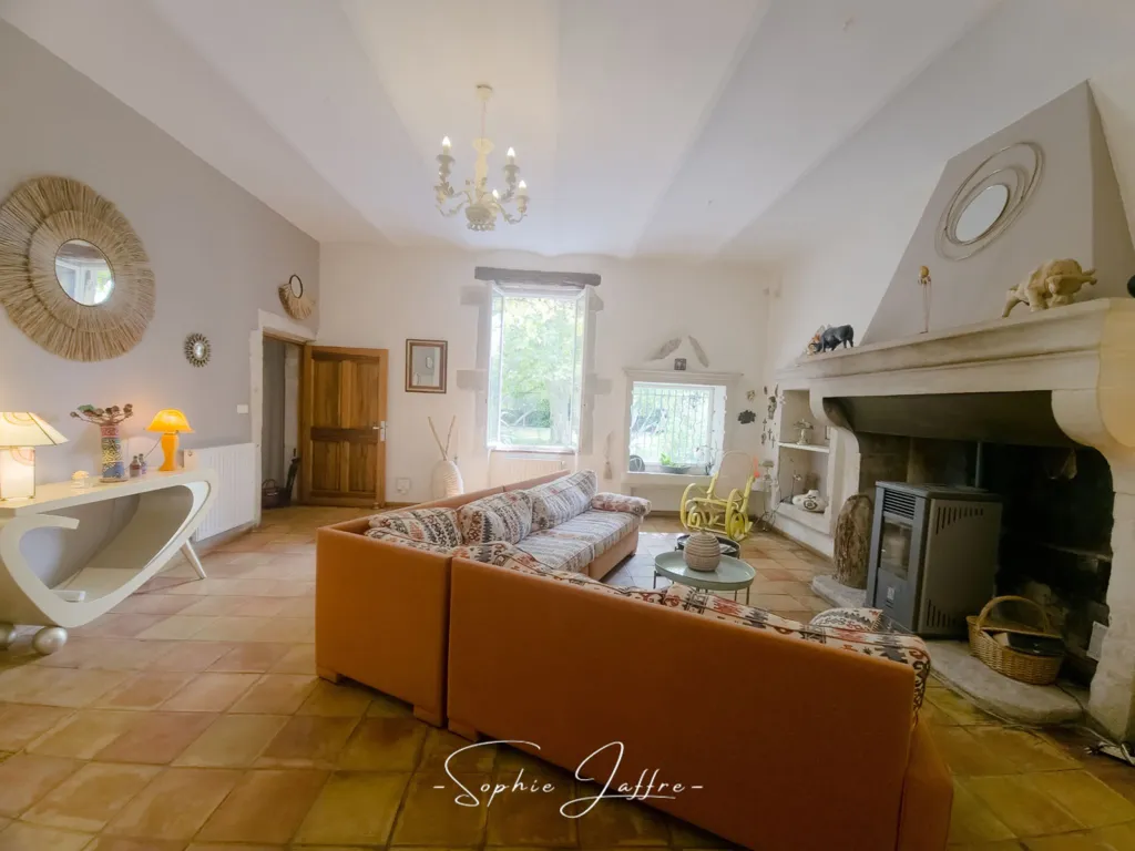 Elutuba - Restored 18th-Century Farmhouse with Pool in Réauville