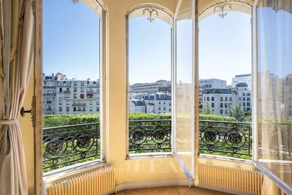 Rõdu - 7-Piece Parisian Apartment with Garden Views