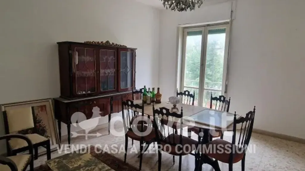 Söögituba - Three-Bedroom Apartment with Balcony in Messina