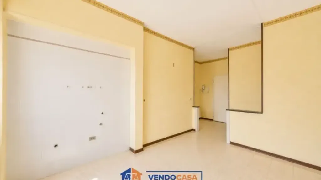 Hallway - Twin-Storey Apartment with Balcony in Turin
