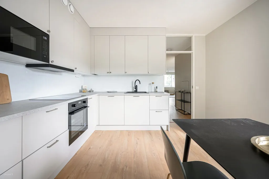 Cuisine - Modernised Apartment with Balcony in Kivenlahti, Espoo