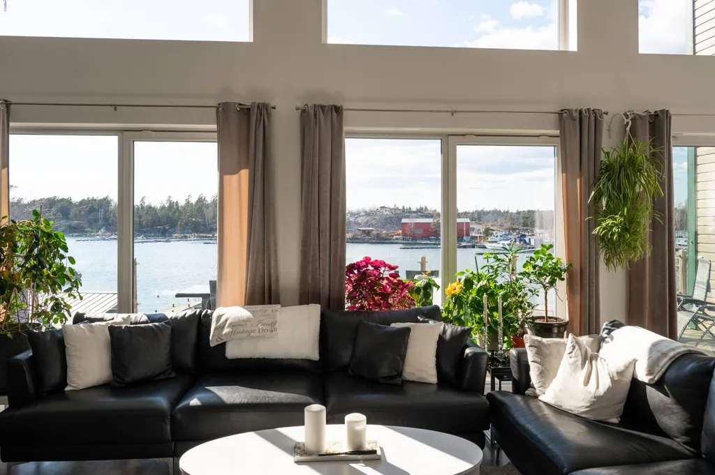 Elutuba - Scenic Villa with Pool in Southern Archipelago