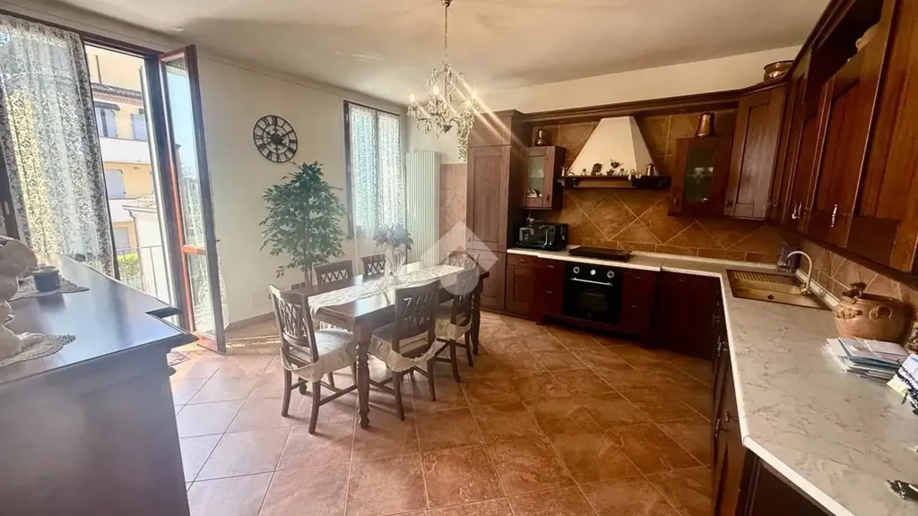 Köök - Two-Storey Apartment with Balcony in Guastalla
