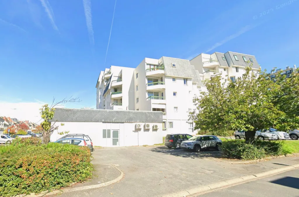 Välivaade - 3-Bed Apartment with West View in Châtellerault