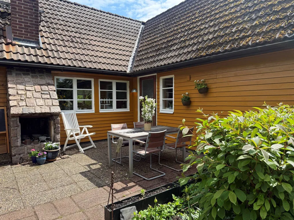 Terrasse - Charming Yellow Cottage with Orchard in Scania