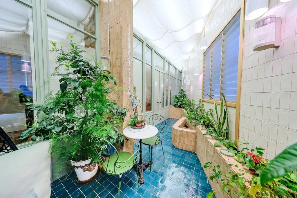 Aed - Luxury Apartment with Interior Garden in Madrid