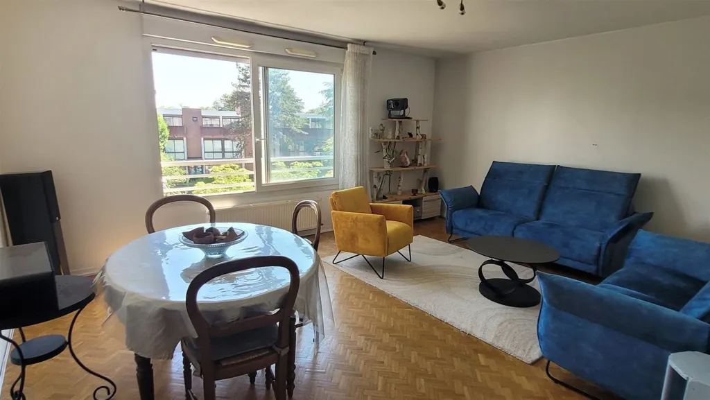 Living Room - T3 Flat with Secure Garage in Fontaines-sur-Saône