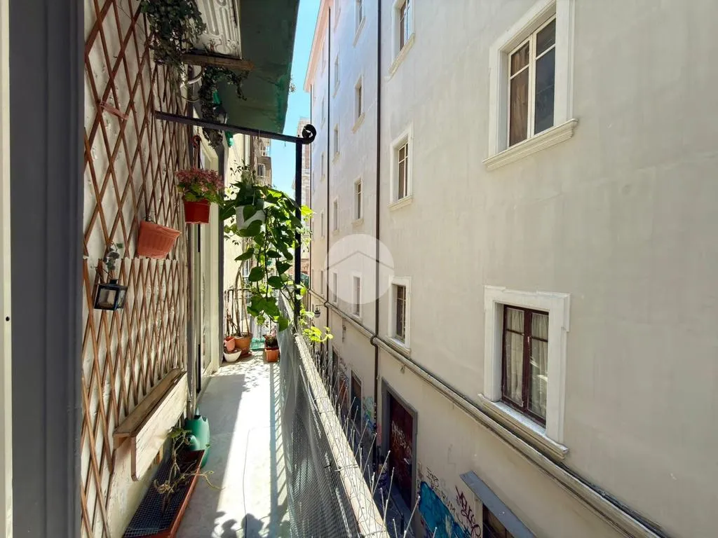 Balcone - Rearranged Apartment with Balcony in Naples