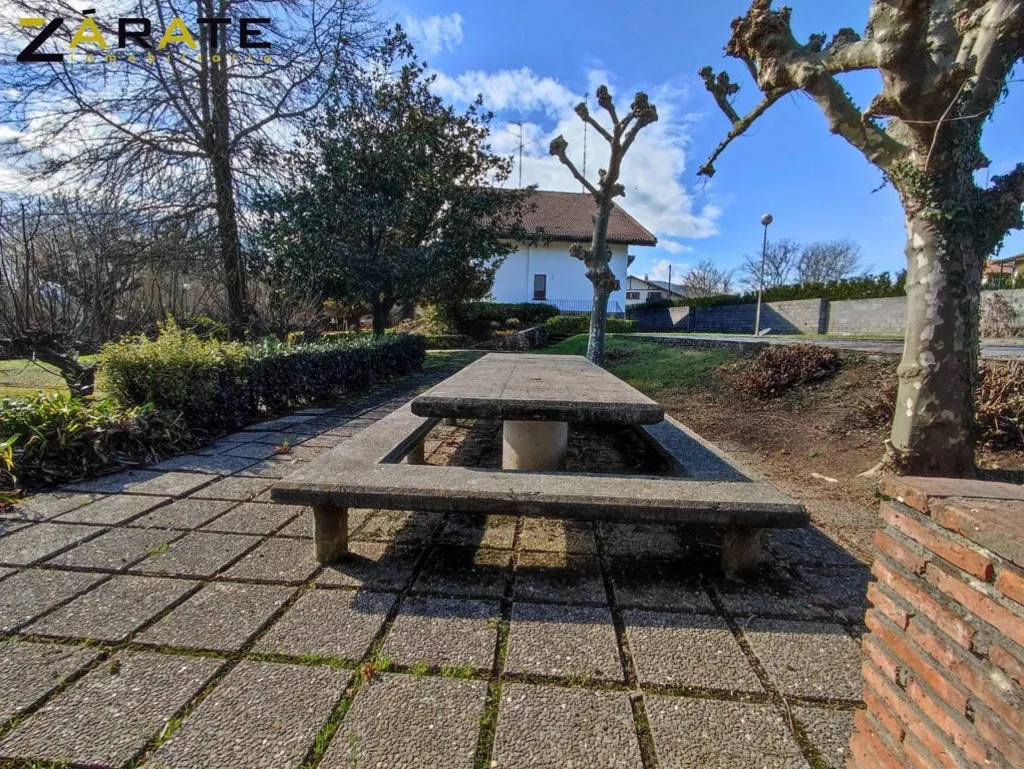 Aed - 10-Room House with Pool in Larrabetzu
