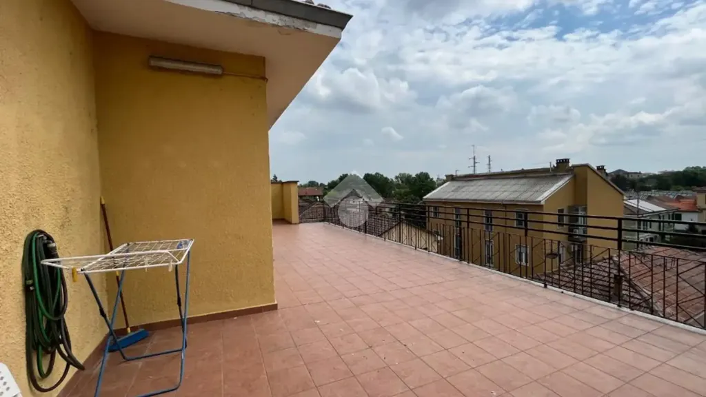 Balcon - Trilocale with Terrace in Pavia
