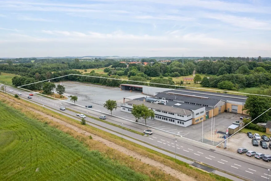 Õhuvaade - Logistics Property with High Ceilings on Main Road