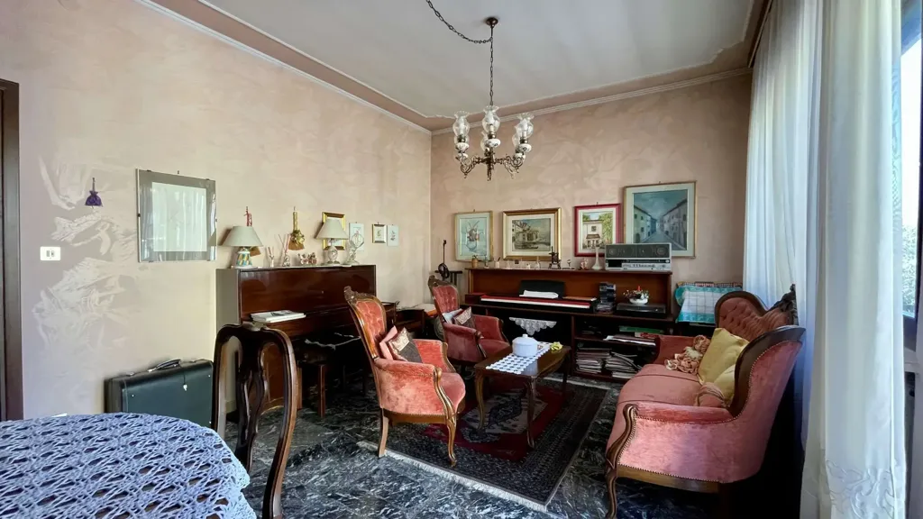 Bureau - Versatile Villa Portion in Borgo Roma, Verona