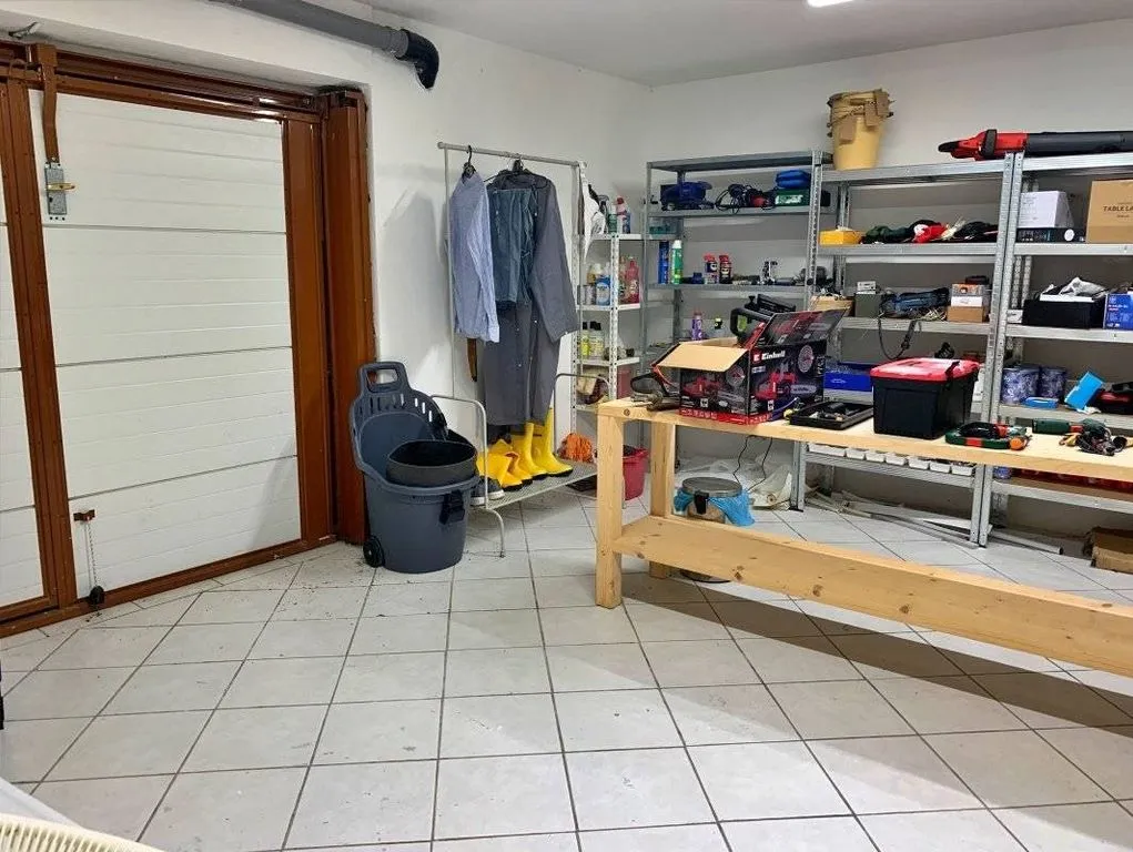 Garage - Luxury Villa with Pool in Sinalunga, Tuscany