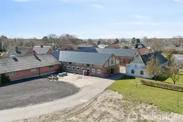 Vue aérienne - Historic Farmhouse with Potential in Havndal