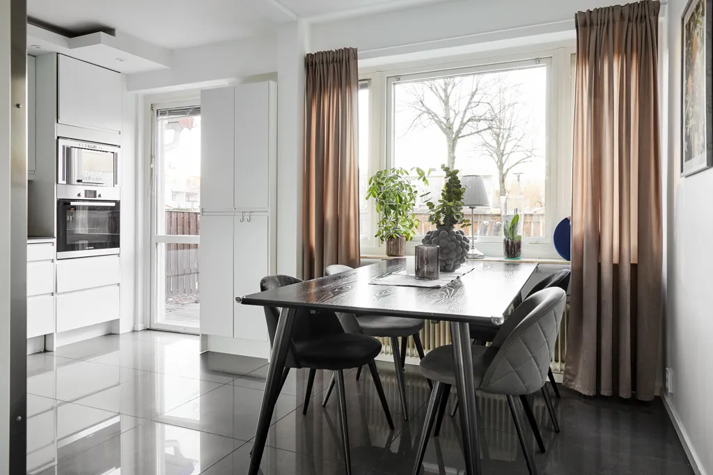 Salle à manger - Renovated Penthouse with Balcony in Borås