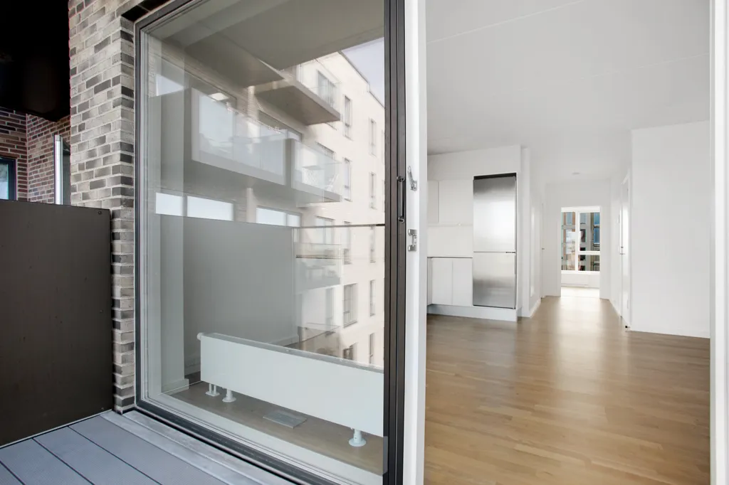 Entrée - 2-Bedroom Apartment with South-Facing Balcony