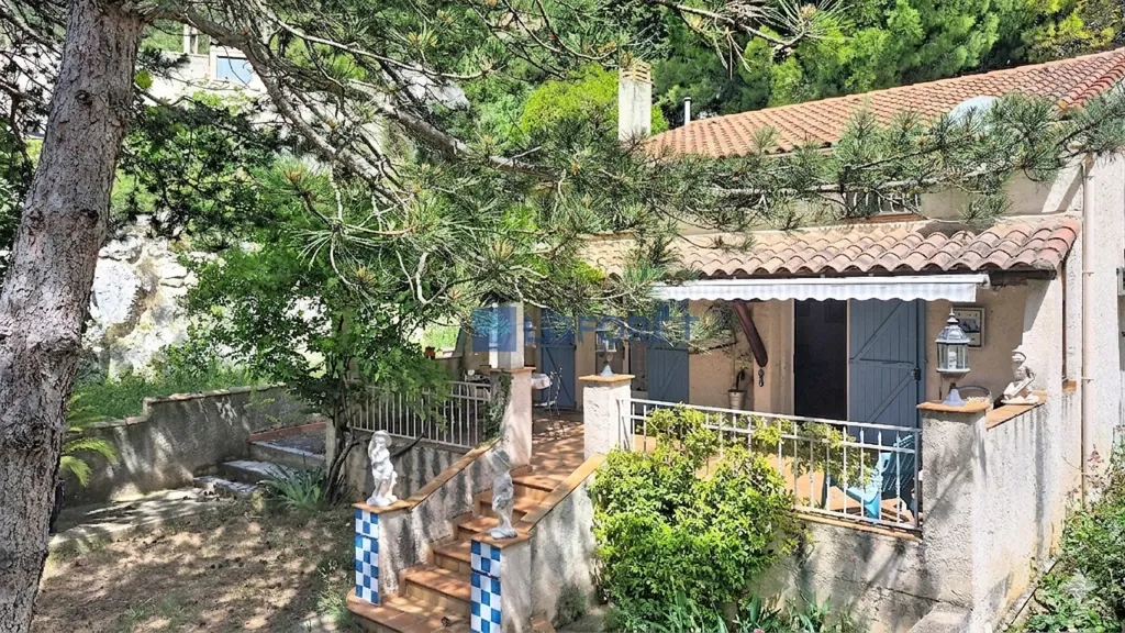 Extérieur - Maison Rustique avec Terrasses dans les Collines de Pagnol