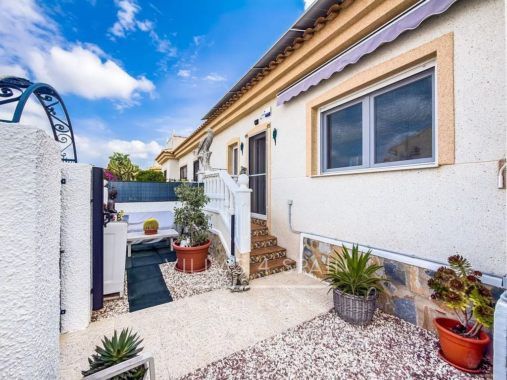 Aed - Three-Bedroom House with Pool in Ciudad Quesada