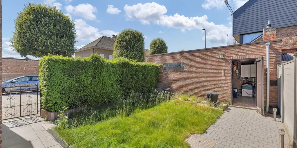 Aed - Family House with Terrace in Erembodegem