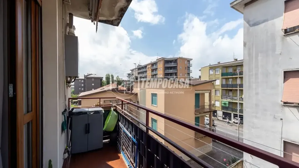 Balcon - Modernised Three-Bedroom Apartment in Muggiò