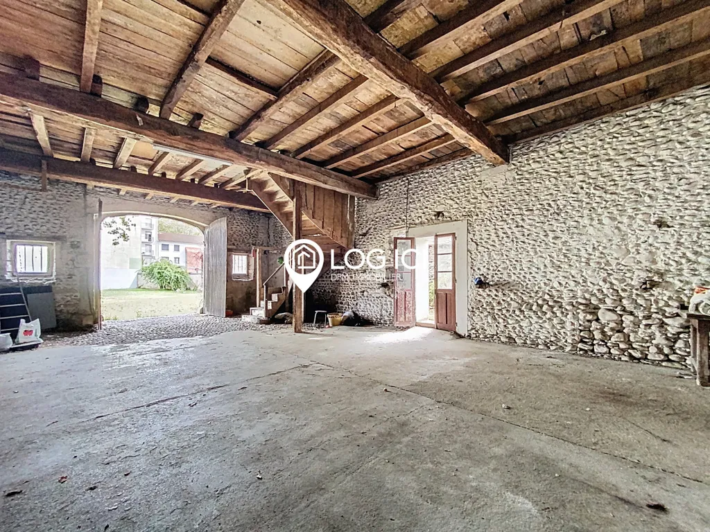 Garage - Grange à Aménager en Maison T4/T5 à Billère